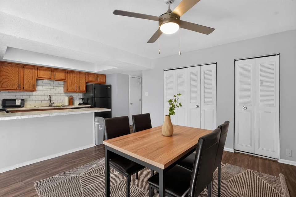 Comfortable 2BR Retreat at Country Lakes Apartment in Indianapolis