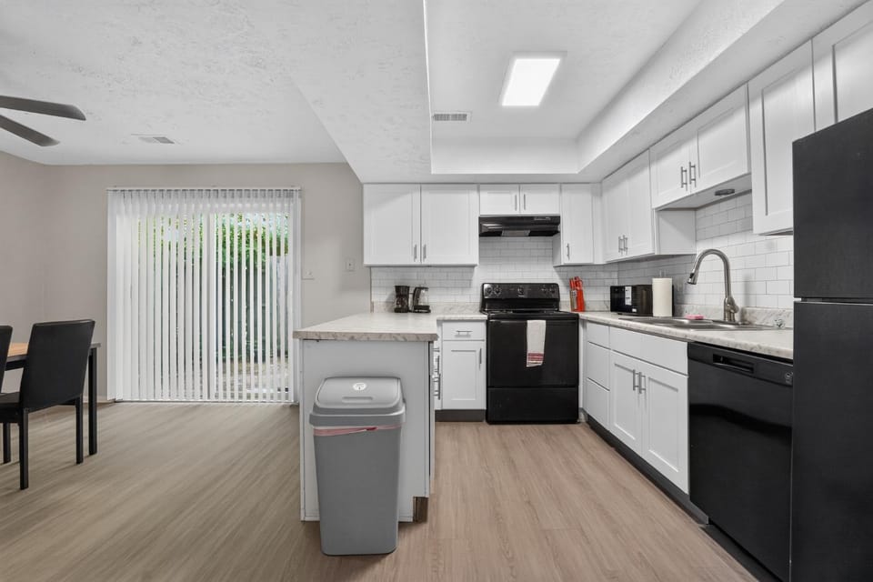 Relaxing 2BR Escape at Country Lakes Apartment in Indianapolis