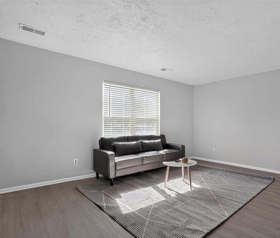 Relaxing 2BR Escape at Country Lakes Apartment in Indianapolis