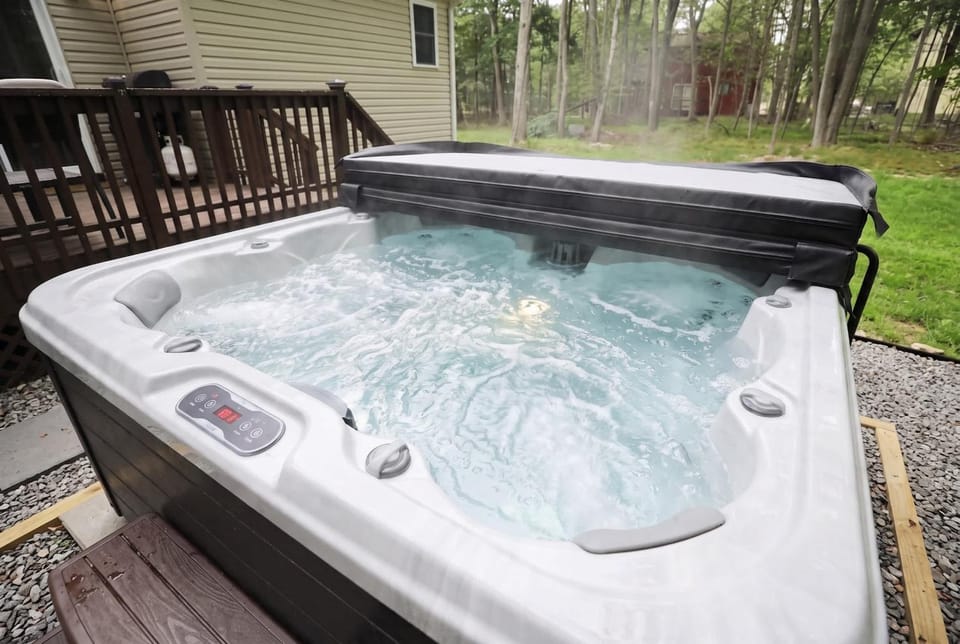 Grace Estates Hot Tub Game Rooms Lake Access House in Coolbaugh Township
