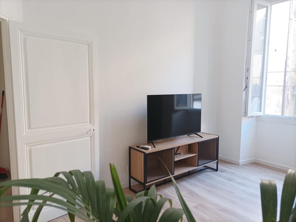 Communal lounge/ TV room, TV and multimedia, Living room