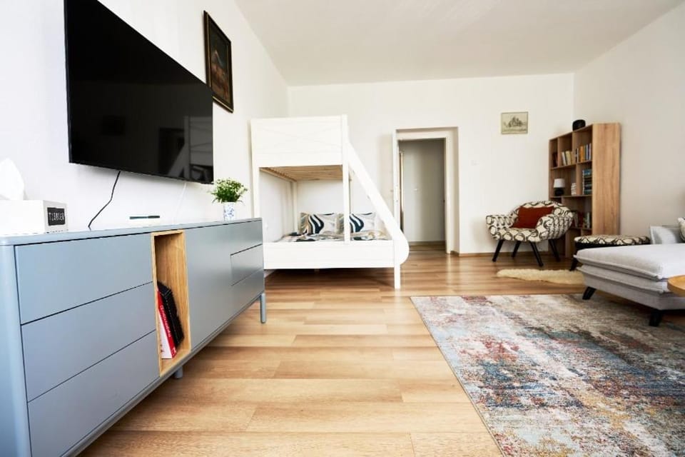 Bed, Living room