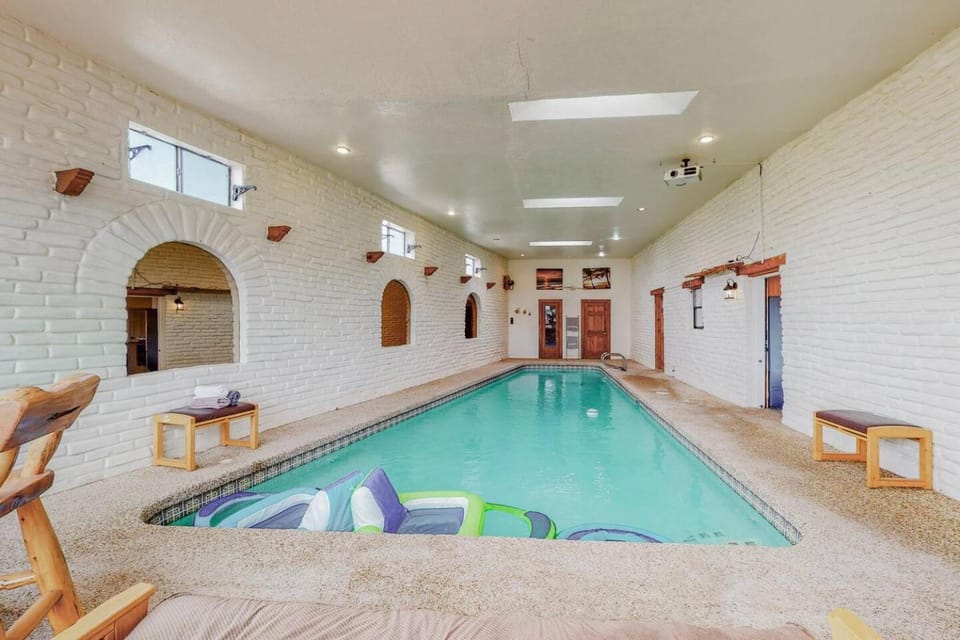 Heated Pool, Hot Tub, Sauna & Foosball Fun House in Albuquerque