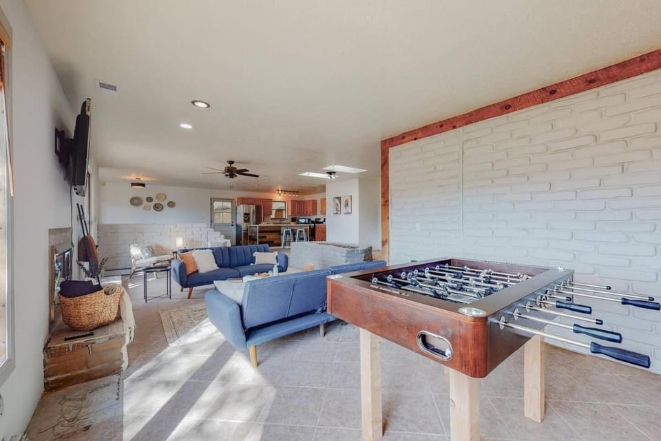 Heated Pool, Hot Tub, Sauna & Foosball Fun House in Albuquerque