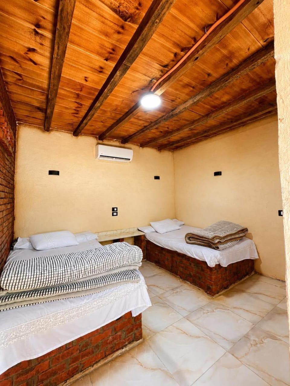 Bed, Photo of the whole room, Bedroom, air conditioner