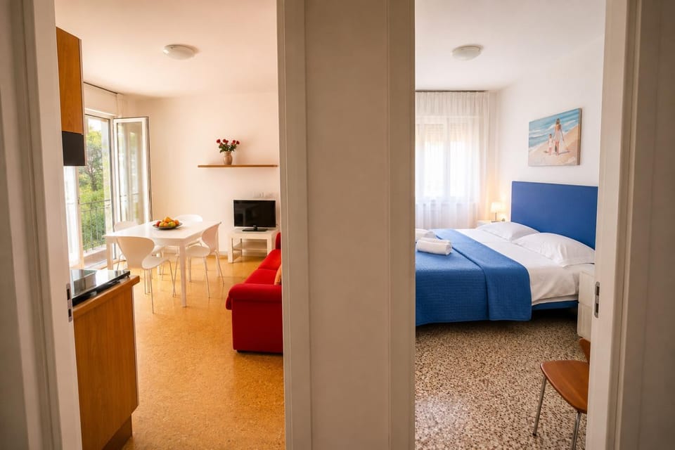 Bed, Living room, Photo of the whole room, Seating area, Bedroom