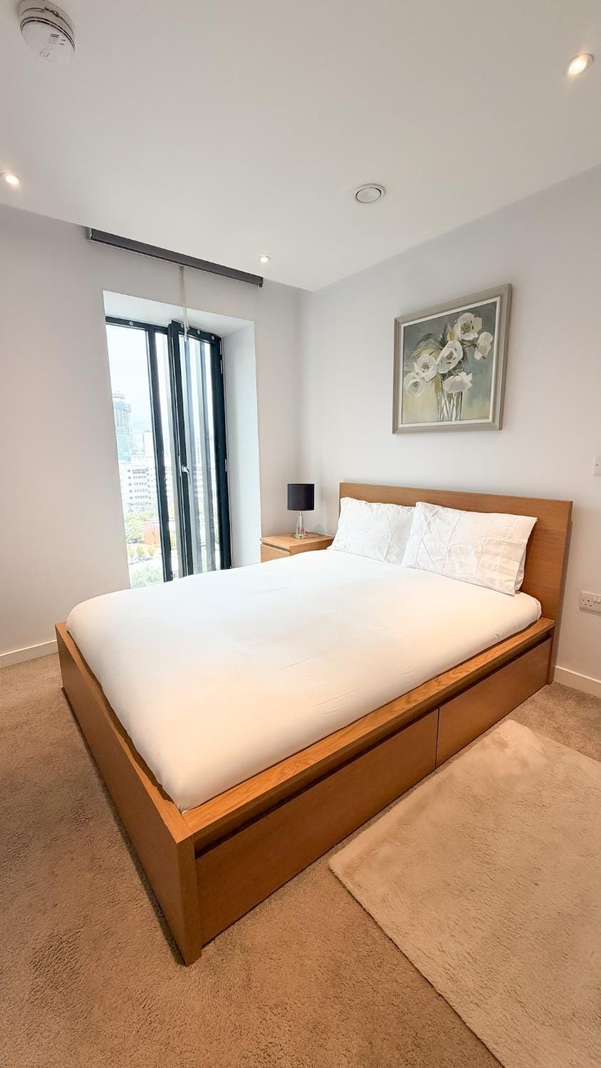 Stylish New 2BR 5minAO Arena Balcony Gym Apartment in Salford