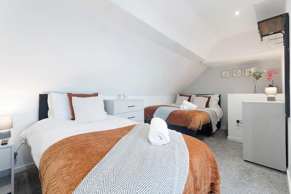 Central Darlington Sleeps 8 with WiFi and Parking House in Darlington