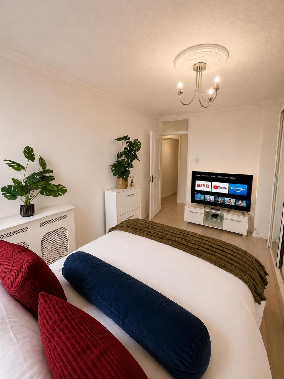 Communal lounge/ TV room, Bed, TV and multimedia, Photo of the whole room, Evening entertainment, Bedroom