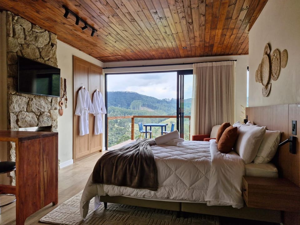 Bed, Natural landscape, TV and multimedia, Photo of the whole room, Bedroom, Mountain view