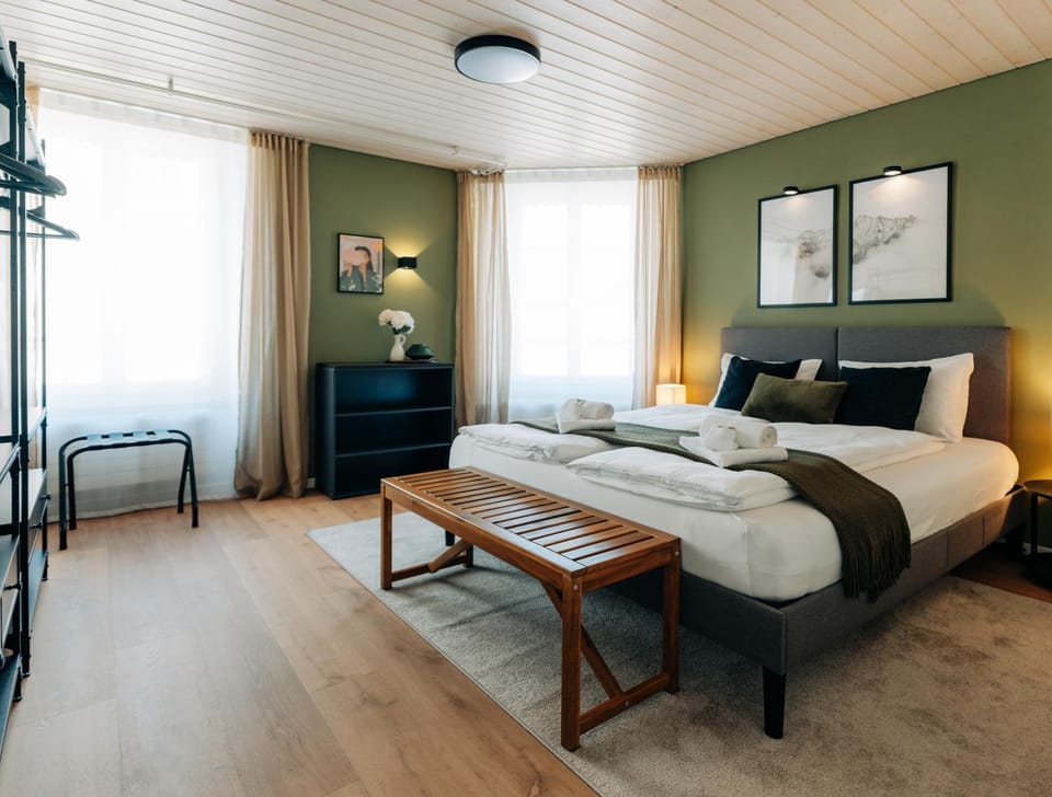 Bed, Photo of the whole room, Seating area, Bedroom