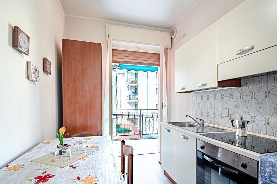 Balcony/Terrace, kitchen, air conditioner
