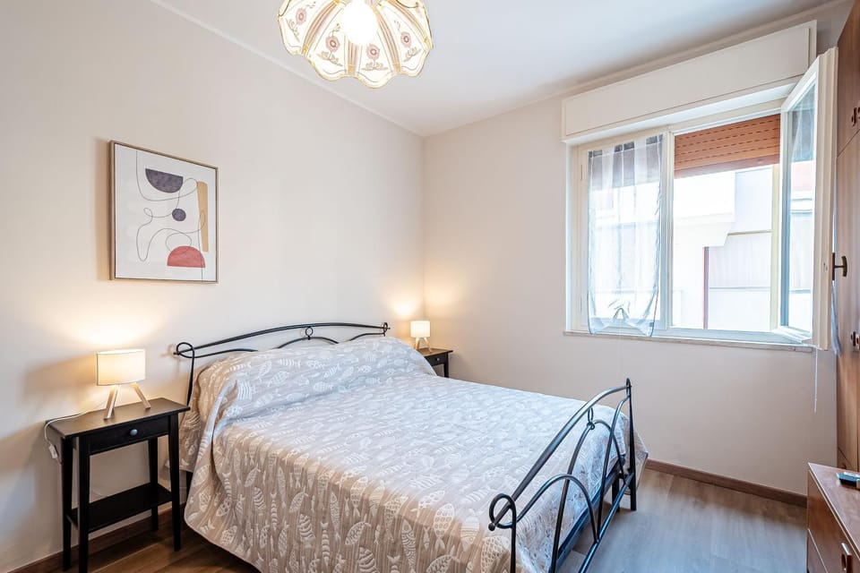Bed, Bedroom, air conditioner
