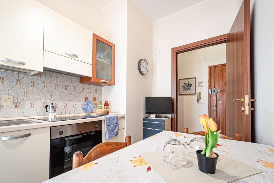 TV and multimedia, kitchen, air conditioner