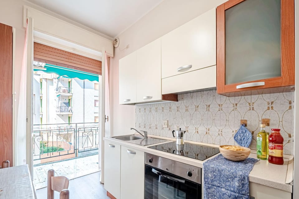 Balcony/Terrace, kitchen, air conditioner