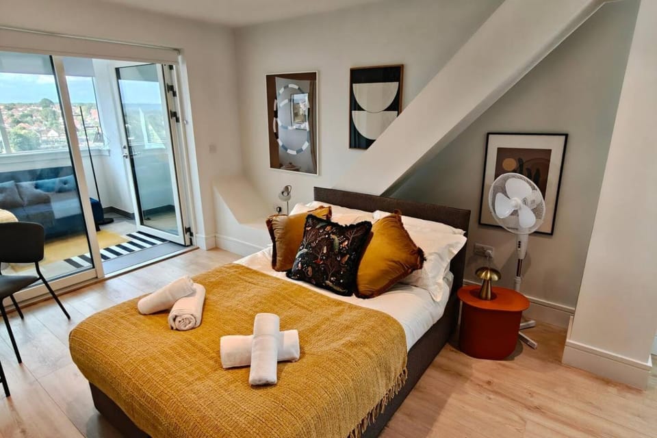 Bed, Balcony/Terrace, Seating area, Bedroom