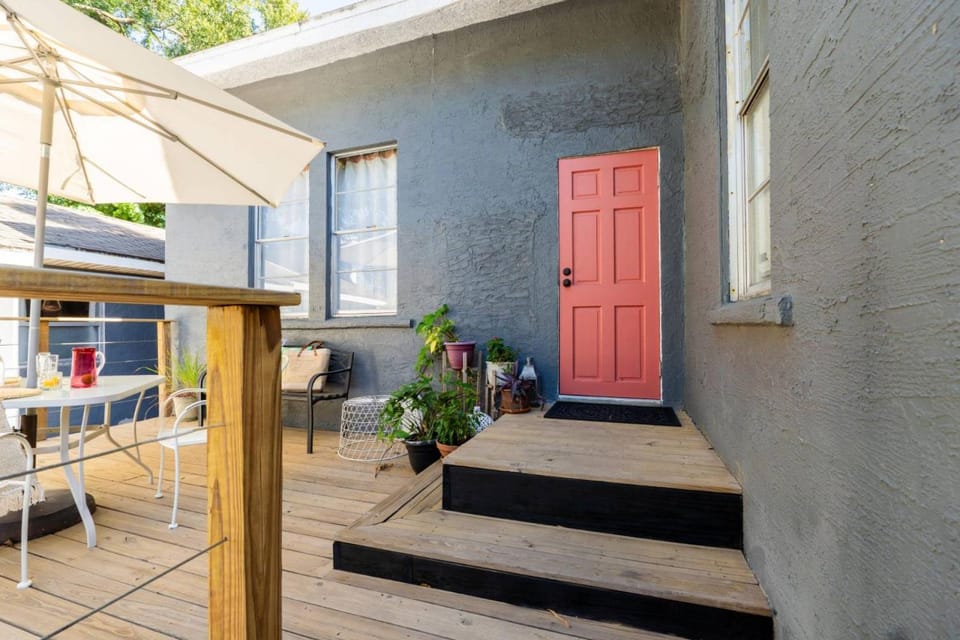Property building, Patio, Balcony/Terrace