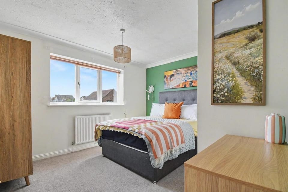 Bed, Photo of the whole room, Bedroom