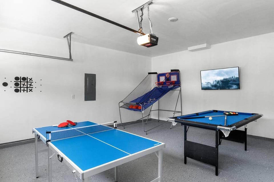 8BR Near Southend/Uptown w/GameRoom/HotTubs/Fenced House in Charlotte