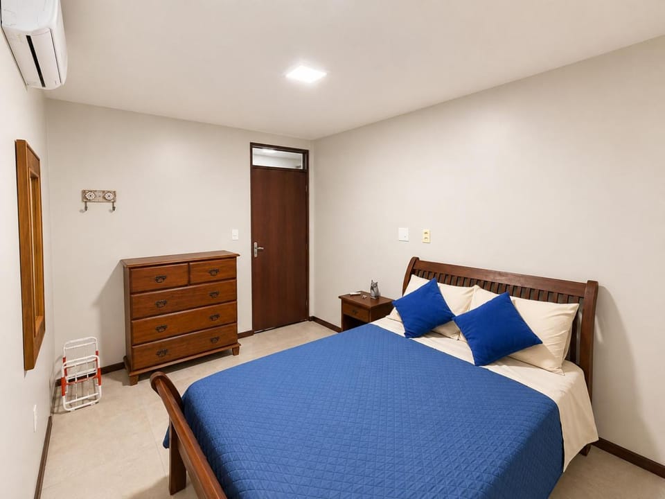 Bed, Photo of the whole room, Bedroom, air conditioner