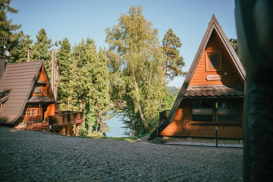 Property building, Natural landscape, Garden, Garden view, Lake view