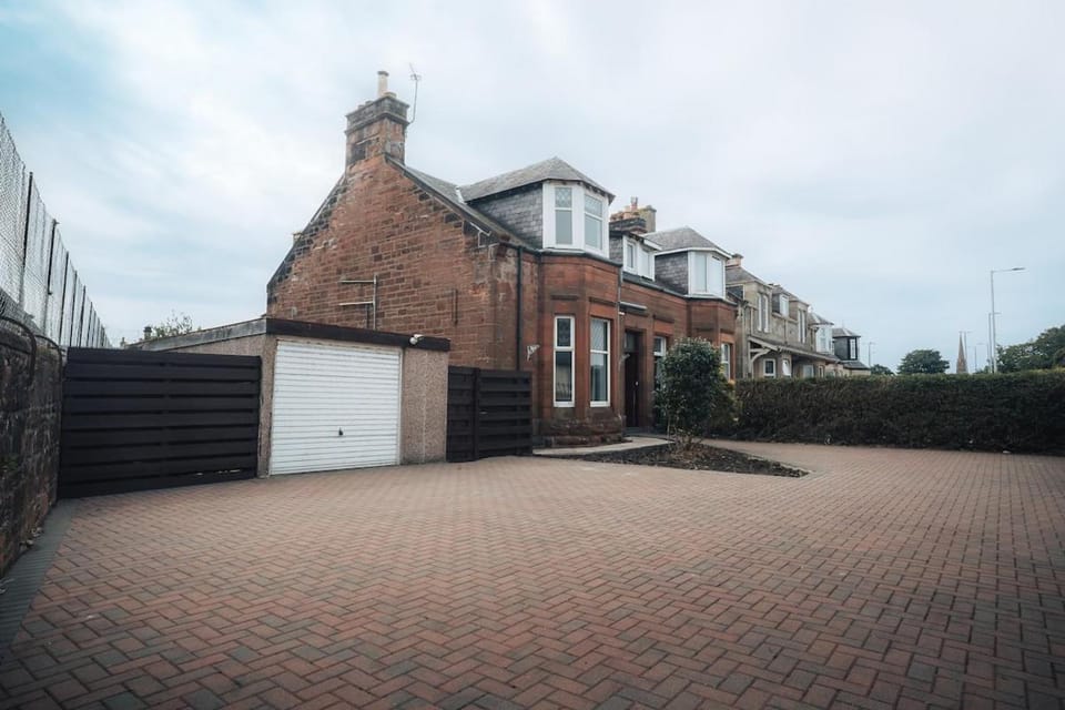 Anchors House - Victorian Charm, Modern Comfort House in Ayr