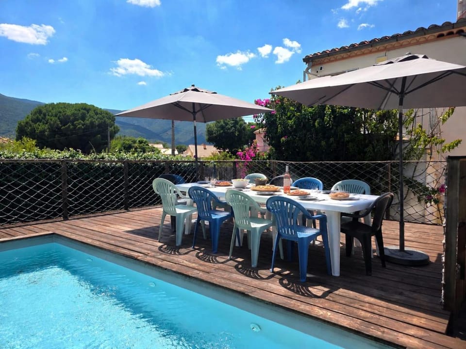 Day, Natural landscape, Garden, Dining area, Garden view, Mountain view, Pool view, Swimming pool