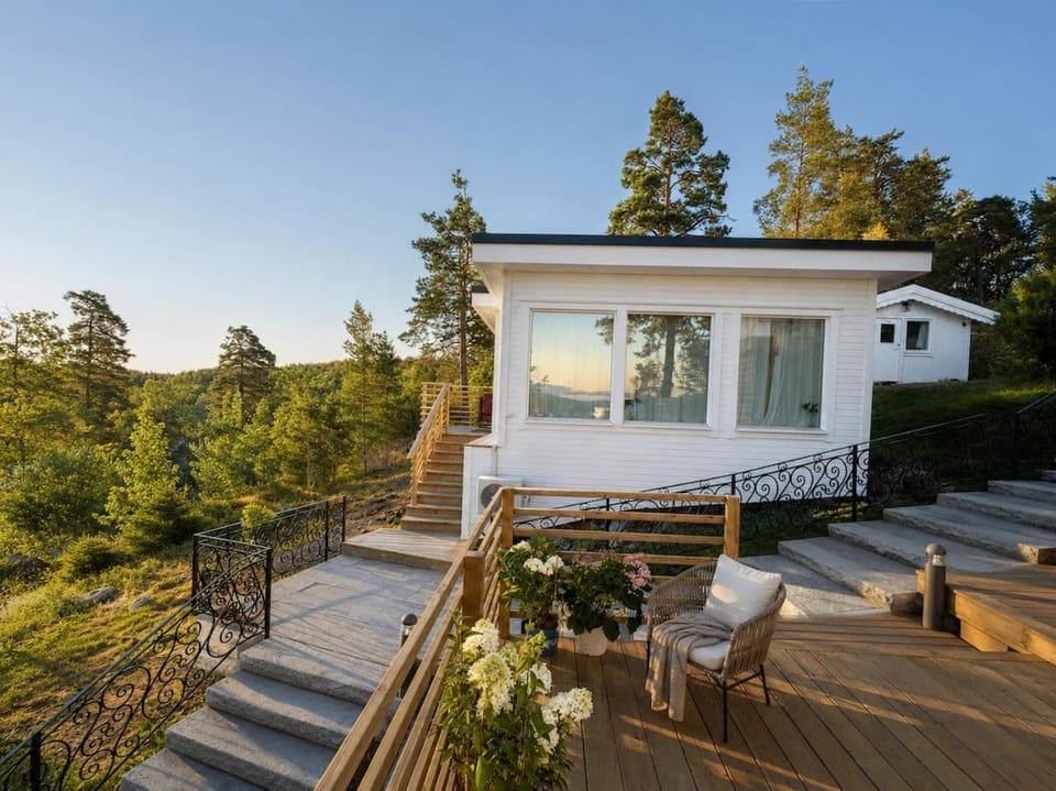 New Elegant Retreat Top Lake Sea View near Sthlm C Villa in Stockholm County