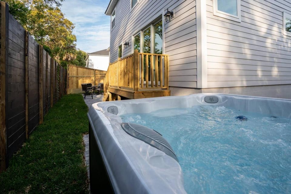 Day, Hot Tub