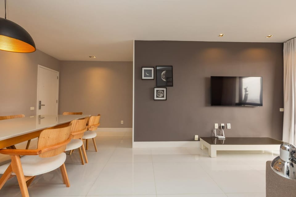 TV and multimedia, Living room, Seating area, Dining area