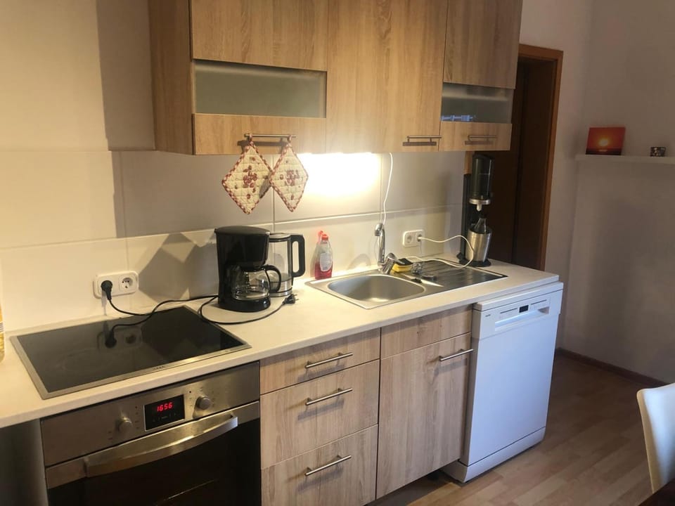 Coffee/tea facilities, Kitchen or kitchenette, dishwasher, oven, pet friendly, stove, toaster