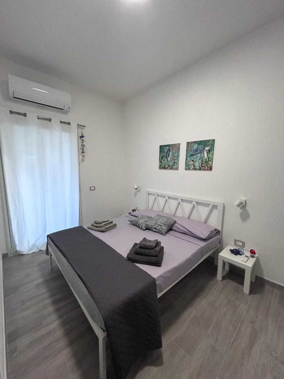 Bedroom, air conditioner