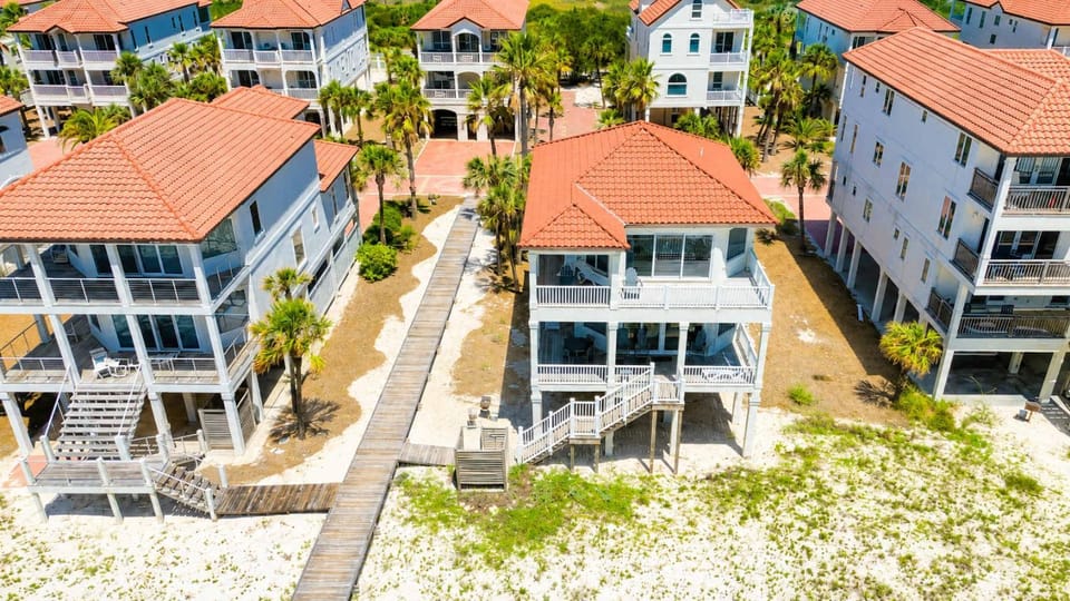 Sea Forever- Beach Front- 5 Bedroom - Hot tub- Pool House in Saint George Island