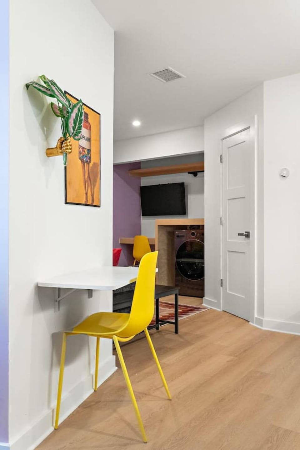 Modern 1BR with Sofa Bed Sleeps 4 Apartment in Harris County