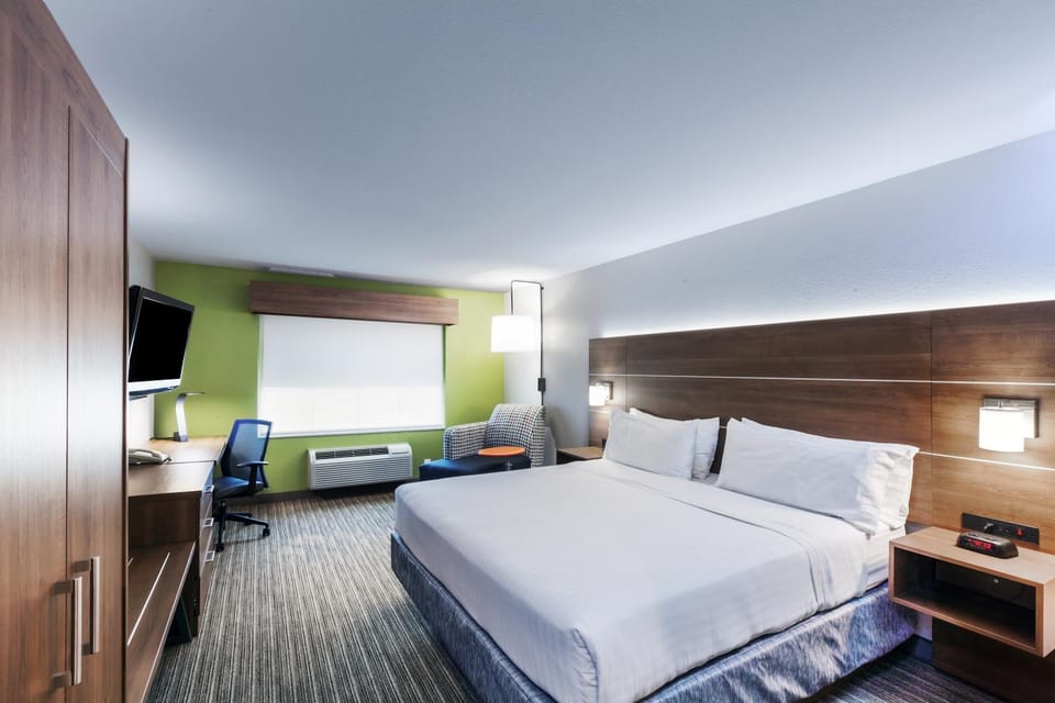 Bed, Seating area