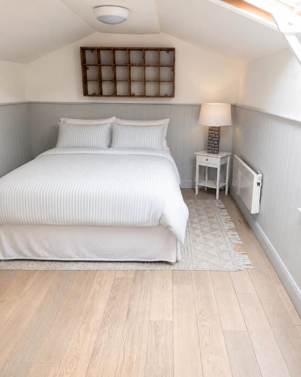 Luxury houseboat on London island Apartment in Molesey