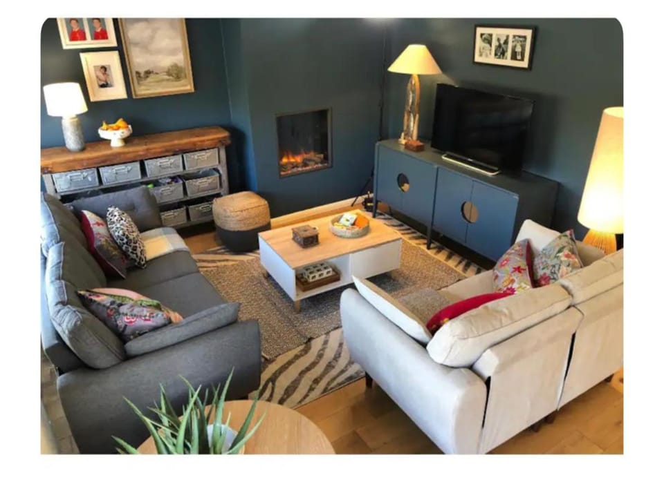 Luxury houseboat on London island Apartment in Molesey
