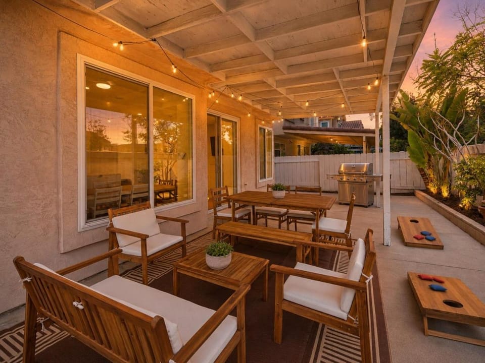 4BR San Diego Retreat - BBQ and Outdoor Living House in Mira Mesa