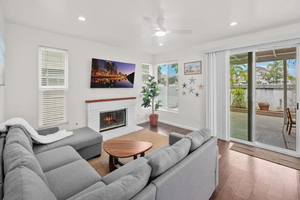 4BR San Diego Retreat - BBQ and Outdoor Living House in Mira Mesa