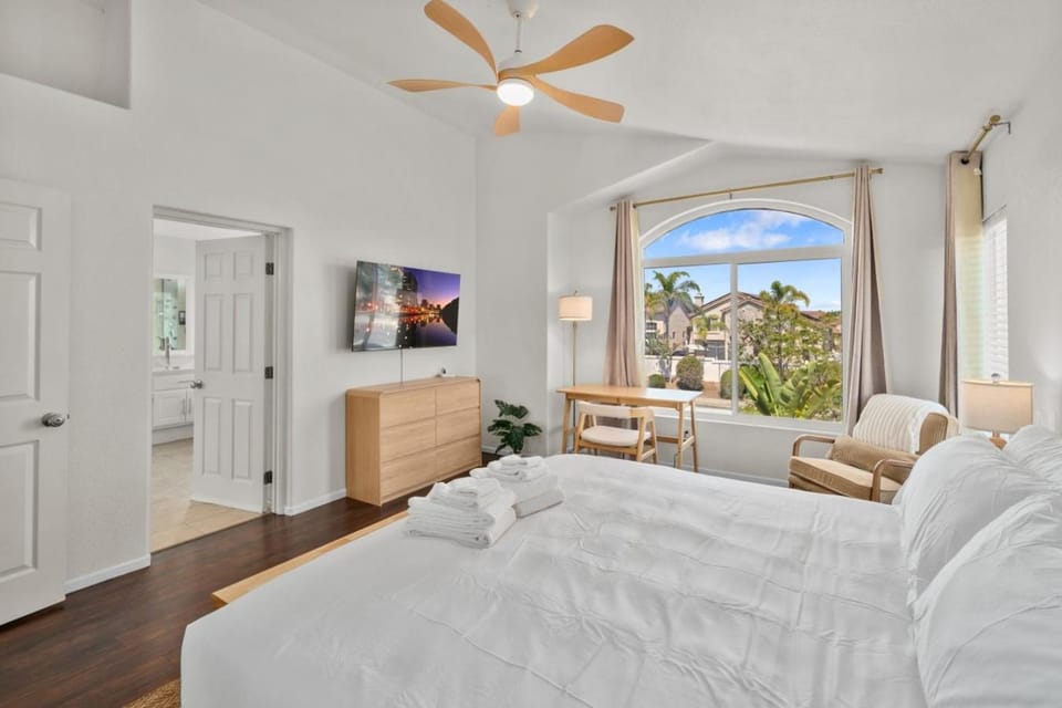 4BR San Diego Retreat - BBQ and Outdoor Living House in Mira Mesa