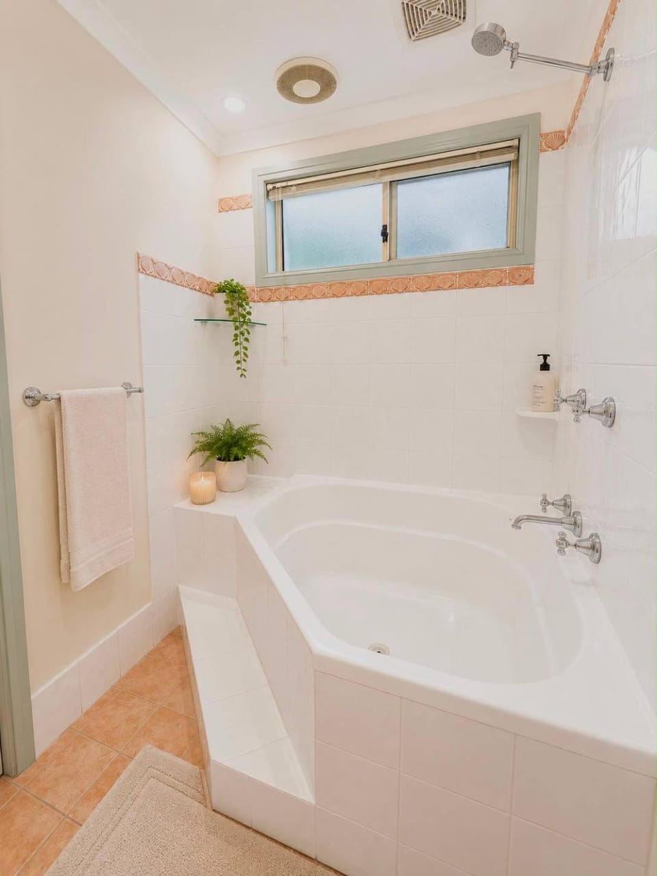 Ocean View Retreat near North Curl Curl Beach Apartment in Sydney