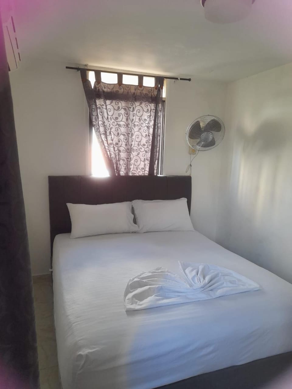 Bed, towels