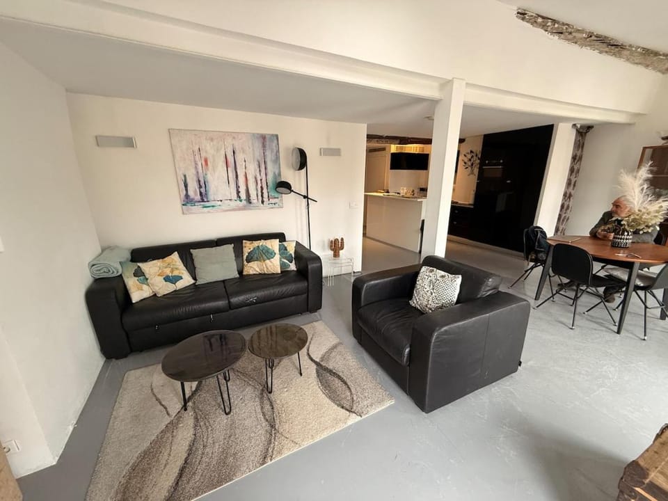 Place Rossetti, Heart of Vieux-Nice, View Light AC Apartment in Nice
