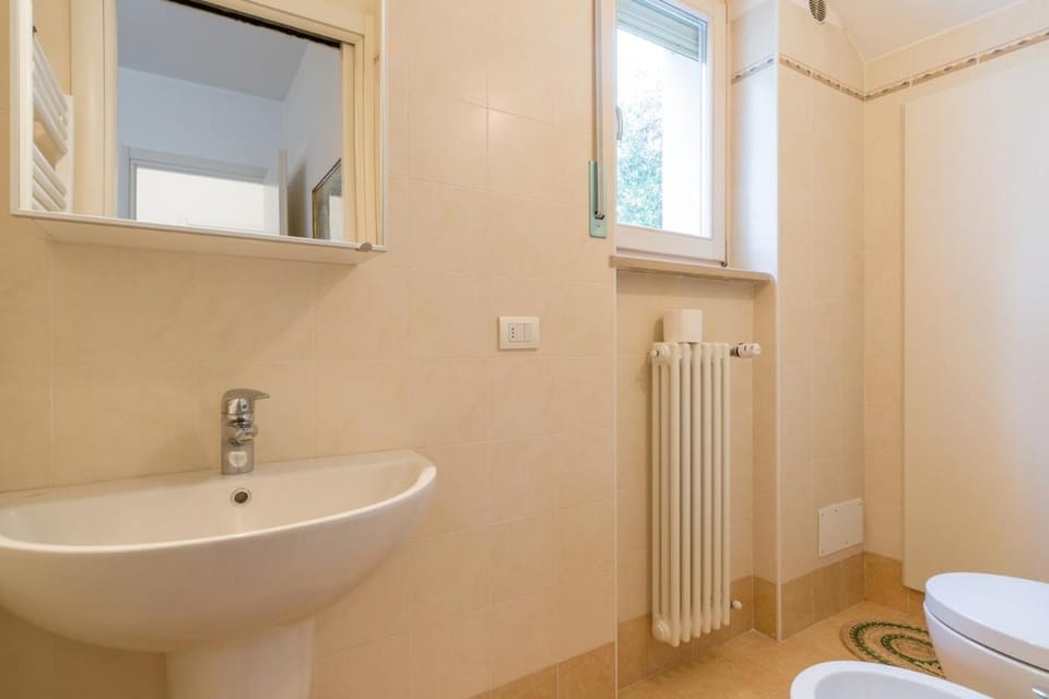 Two family villa - large garden, lake view, shared pool House in Bardolino