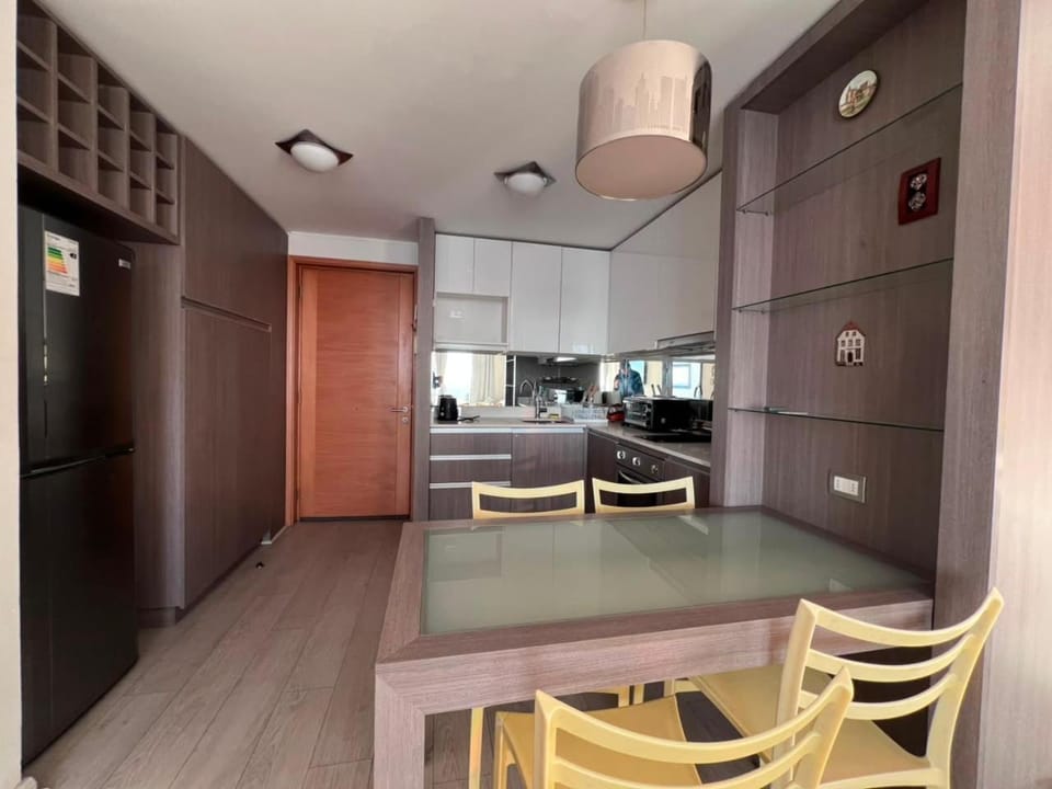 Kitchen or kitchenette, Dining area, oven