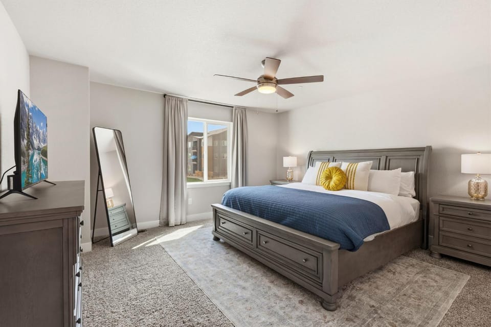 Bed, TV and multimedia, Bedroom, furniture