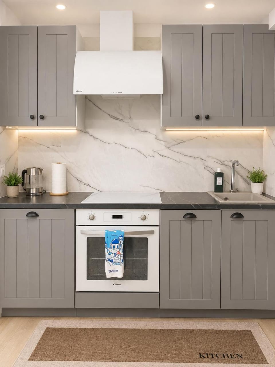 Kitchen or kitchenette, dishwasher