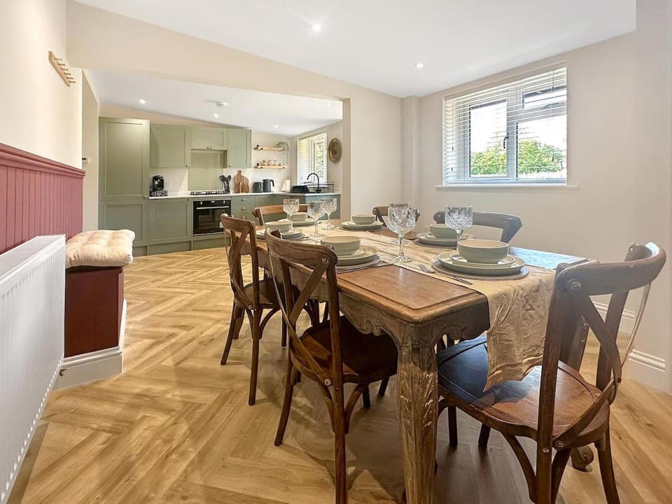 The Shire - Stable Conversion Apartment in East Dorset District