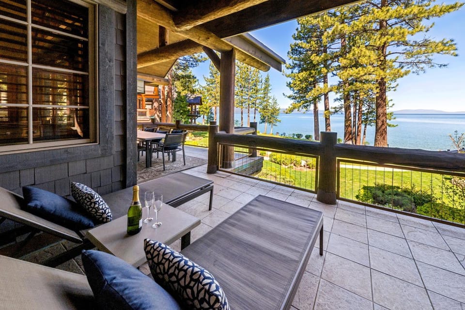 Patio, Day, Natural landscape, Balcony/Terrace, Seating area, Lake view, Sea view, Drinks