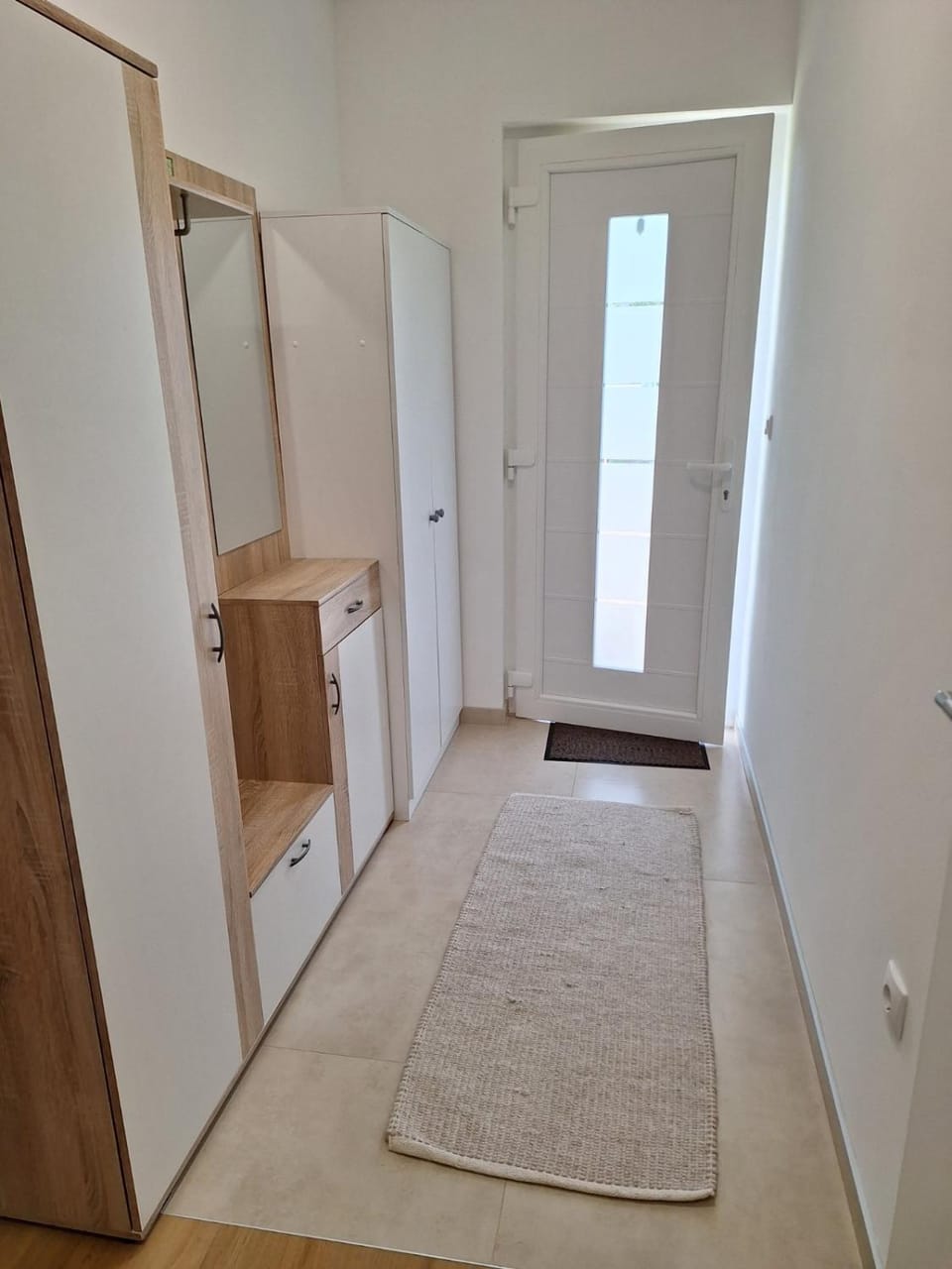 Facade/entrance, wardrobe